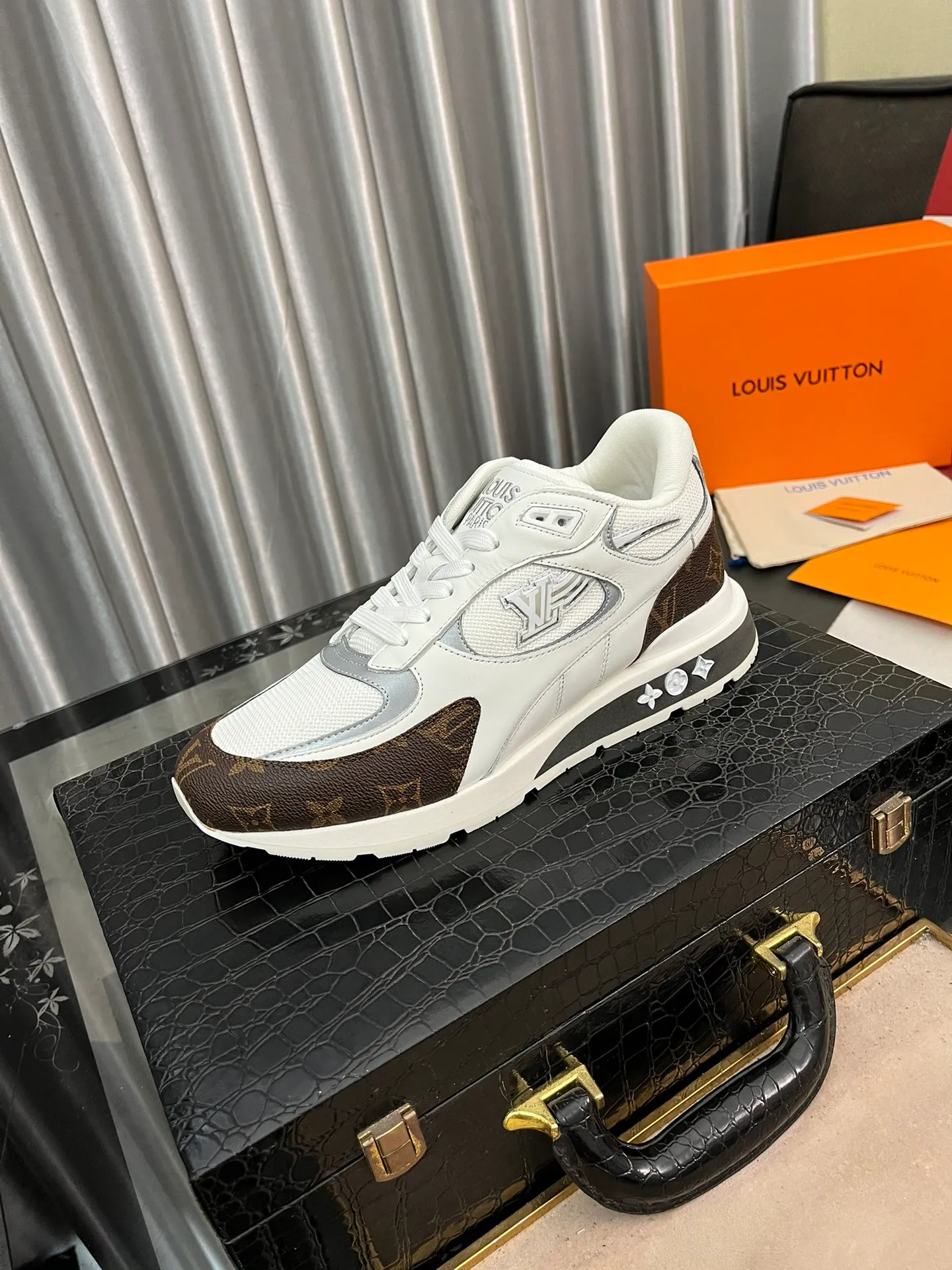 Men's Men's Shoes 💰660⌚️⌚️【LOUIS VUITTON) New 🍀LV Louis Vuitton*——LV classic dad shoes trendy shoes! Made of imported original soft calf leather, imported fly woven lining. Original wear-resistant rubber outsole! High quality products! Code number: 38-44